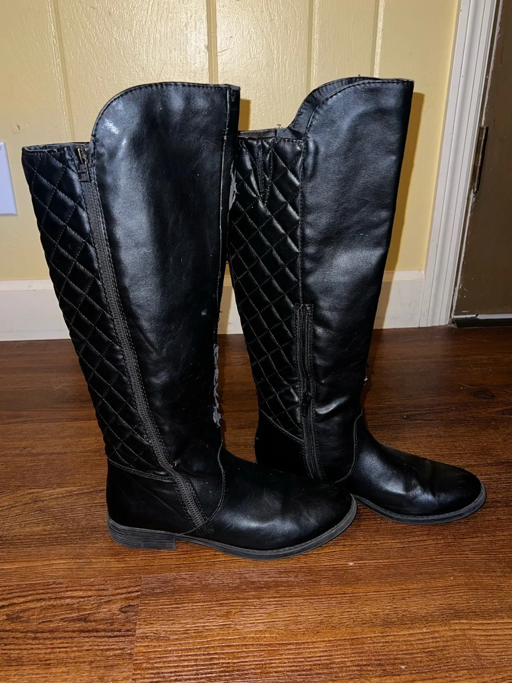 Mossimo Supply Co. Black Knee High Quilted Y2K Classic Riding Boots Size 8